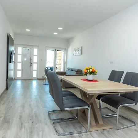 Maris * Sveti Filip i Jakov