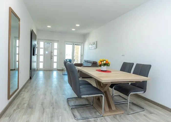 Maris * Sveti Filip i Jakov