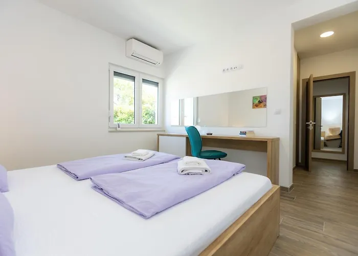 Maris * Sveti Filip i Jakov