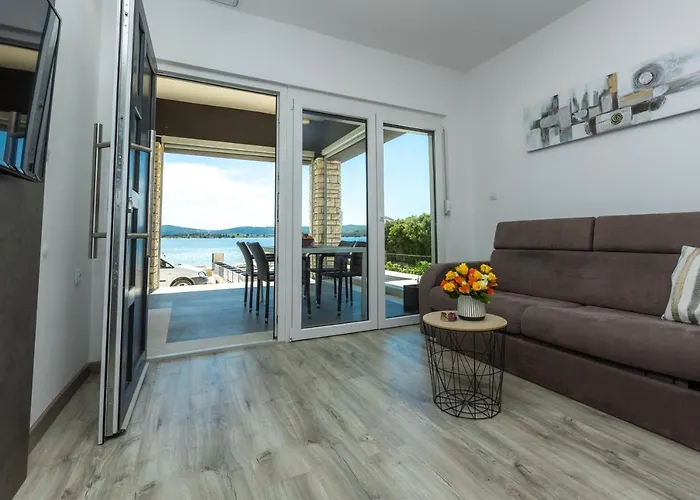 Maris * Sveti Filip i Jakov