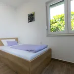 Maris Apartament *